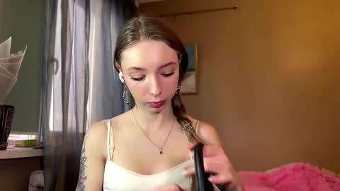 Lili online show from March 12, 4:20 pm