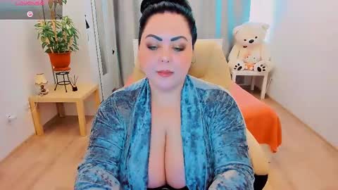 Nina online show from April 21, 1:51 pm