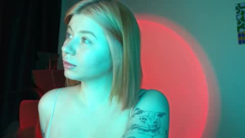 loraloveu online show from February 18, 5:55 pm