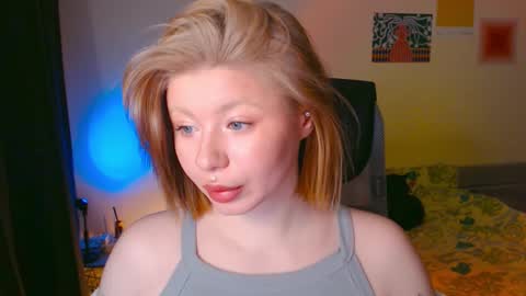 loraloveu online show from February 8, 11:57 pm