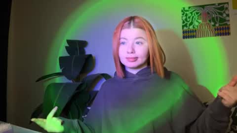 loraloveu online show from February 21, 7:10 pm