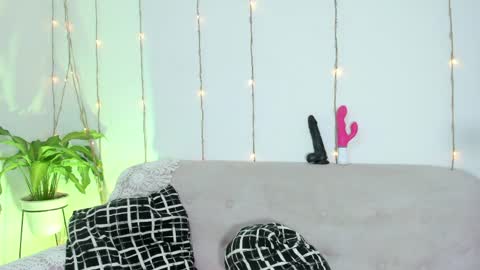 L O R E N online show from April 6, 9:16 pm