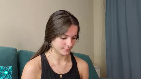 Chloe for Fan BlackHole online show from September 19, 5:45 pm