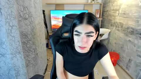 Lorraine online show from April 25, 1:03 pm