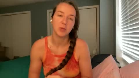 lothlori online show from April 22, 11:40 am