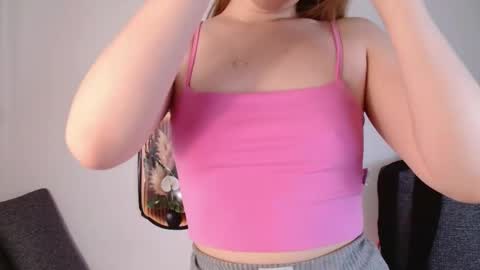 love bella  online show from April 21, 2:51 am