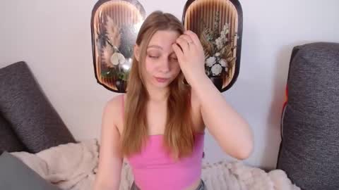 love bella  online show from April 21, 1:42 am