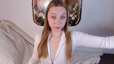 love bella  online show from April 24, 12:13 am