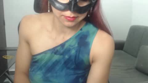 Snapshot of love_gatubela chatting on October 14, 1:19 am Nina online show from October 14, 1:19 am