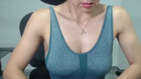 Snapshot of love_gatubela chatting on March 11, 5:02 pm Nina online show from March 11, 5:02 pm