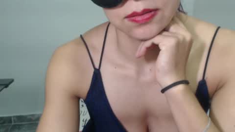 Snapshot of love_gatubela chatting on January 24, 10:19 pm Nina online show from January 24, 10:19 pm