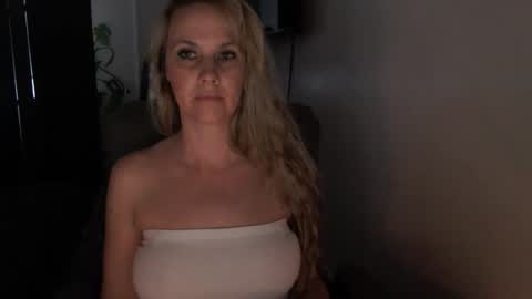 LoVe On  online show from February 12, 10:33 pm