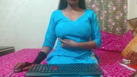 Snapshot of lovefunnitya chatting on February 3, 12:58 am Divya online show from February 3, 12:58 am