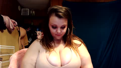 Snapshot of lovegoldberg593 chatting on September 28, 3:24 am Love Goldberg online show from September 28, 3:24 am