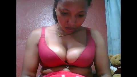 Snapshot of loveinlife750427 chatting on October 17, 10:51 am loveinlife750427 online show from October 17, 10:51 am