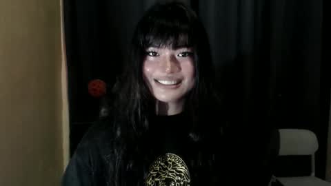 lovelily_xoxo online show from December 19, 6:05 am