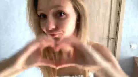 Ella online show from October 17, 8:50 am