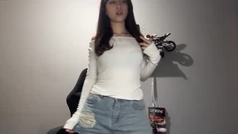 Lina online show from August 6, 1:29 pm