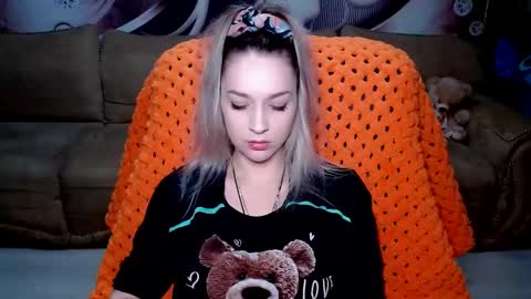 Snapshot of lovellymalina chatting on December 18, 2:49 pm private open online show from December 18, 2:49 pm