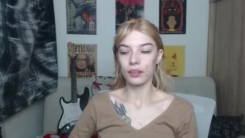 Snapshot of lovely_cass chatting on March 2, 1:26 am Cassie online show from March 2, 1:26 am