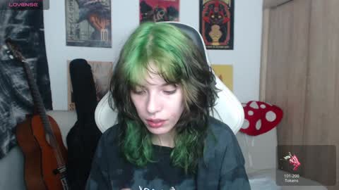 Snapshot of lovely_cass chatting on December 10, 6:22 am Cassie online show from December 10, 6:22 am