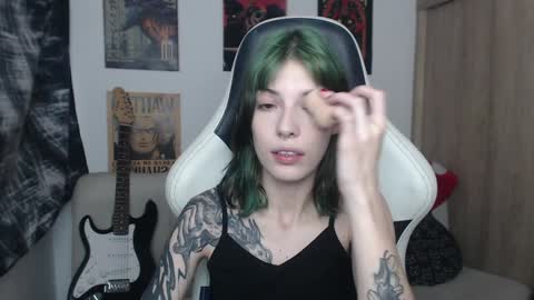 Snapshot of lovely_cass chatting on January 4, 9:31 pm Cassie online show from January 4, 9:31 pm