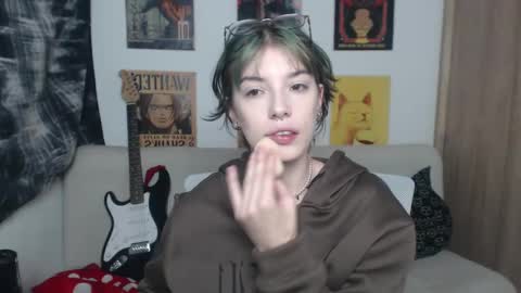 Snapshot of lovely_cass chatting on February 11, 11:01 pm Cassie online show from February 11, 11:01 pm