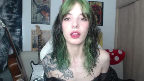 Snapshot of lovely_cass chatting on December 16, 6:16 pm Cassie online show from December 16, 6:16 pm