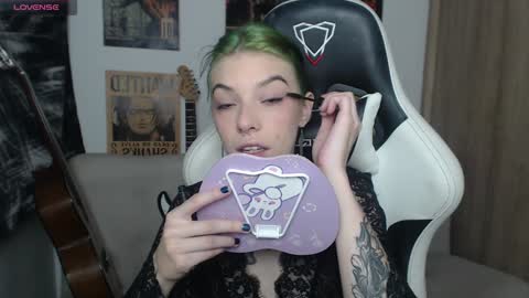 Snapshot of lovely_cass chatting on December 20, 11:58 pm Cassie online show from December 20, 11:58 pm