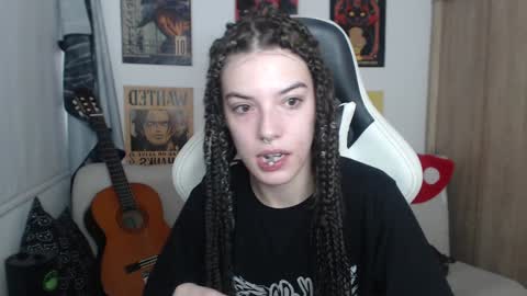 Snapshot of lovely_cass chatting on December 3, 9:12 pm Cassie online show from December 3, 9:12 pm