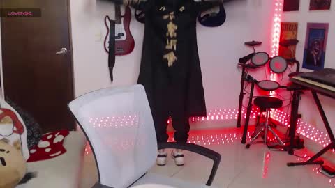 Snapshot of lovely_cass chatting on October 18, 12:03 am Cassie online show from October 18, 12:03 am