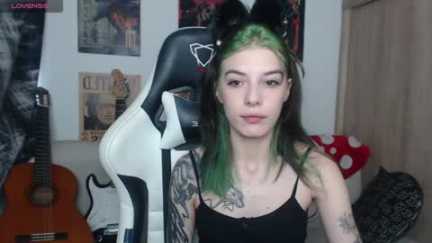 Snapshot of lovely_cass chatting on December 19, 8:55 pm Cassie online show from December 19, 8:55 pm