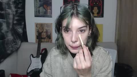 Snapshot of lovely_cass chatting on February 13, 1:50 am Cassie online show from February 13, 1:50 am