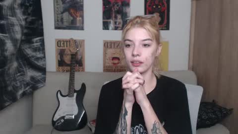 Snapshot of lovely_cass chatting on March 10, 3:23 am Cassie online show from March 10, 3:23 am