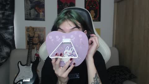 Snapshot of lovely_cass chatting on January 10, 8:37 pm Cassie online show from January 10, 8:37 pm