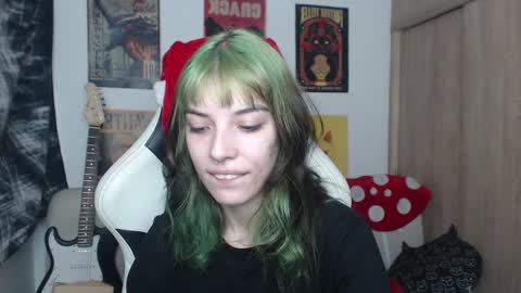 Snapshot of lovely_cass chatting on December 28, 8:25 pm Cassie online show from December 28, 8:25 pm