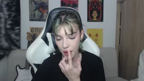 Snapshot of lovely_cass chatting on January 29, 1:05 am Cassie online show from January 29, 1:05 am