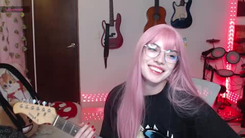 Snapshot of lovely_cass chatting on October 19, 12:12 am Cassie online show from October 19, 12:12 am