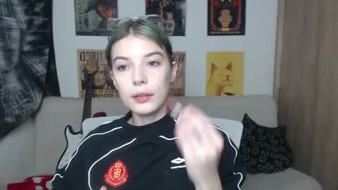 Snapshot of lovely_cass chatting on February 14, 12:19 am Cassie online show from February 14, 12:19 am