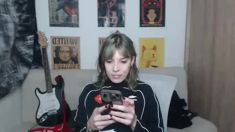 Snapshot of lovely_cass chatting on February 25, 3:09 am Cassie online show from February 25, 3:09 am