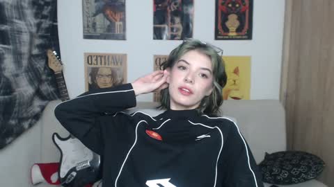 Snapshot of lovely_cass chatting on February 8, 9:46 am Cassie online show from February 8, 9:46 am