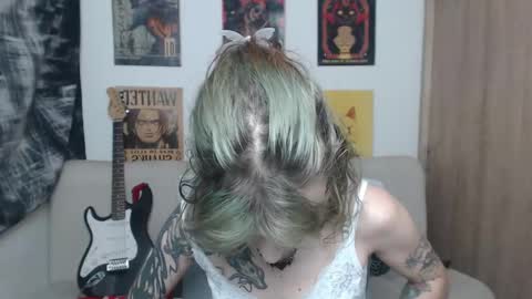 Snapshot of lovely_cass chatting on February 24, 3:53 am Cassie online show from February 24, 3:53 am