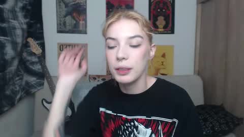 Snapshot of lovely_cass chatting on March 6, 12:00 am Cassie online show from March 6, 12:00 am