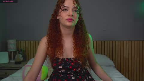 Snapshot of lovely_emma18 chatting on January 11, 12:18 pm Emma online show from January 11, 12:18 pm
