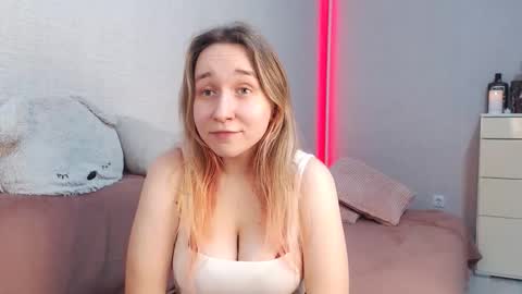 Lovely Hayley online show from January 5, 9:18 pm