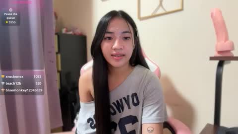 lovely_leah23 online show from March 24, 1:22 am