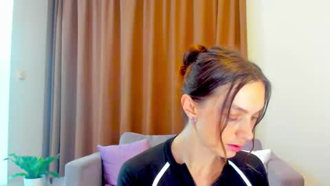 Snapshot of lovelyeemia chatting on September 12, 10:24 am Mia online show from September 12, 10:24 am