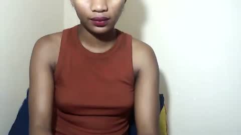 lovelylarra online show from November 17, 8:20 pm