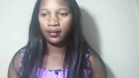 lovelylarra online show from April 12, 8:39 am