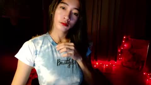 lovelypetite143 online show from February 20, 6:19 am